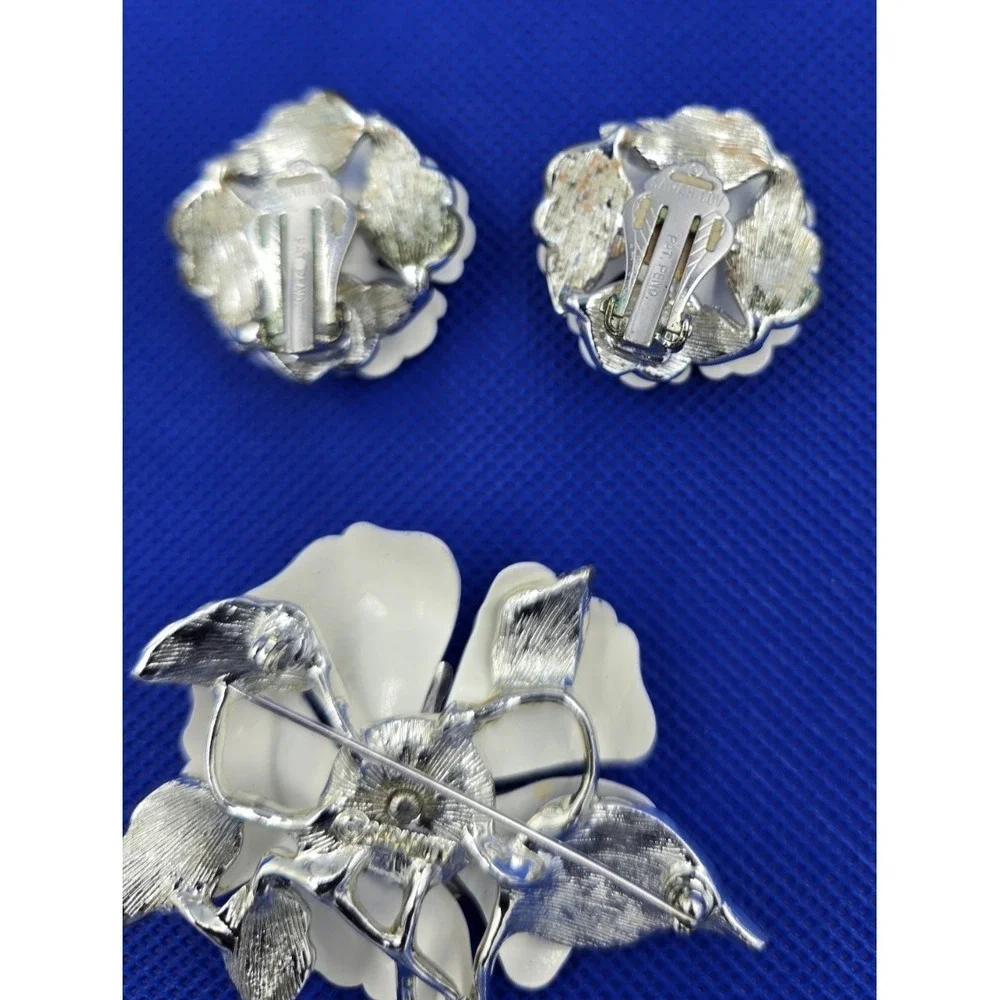 Vintage Sarah Coventry Brooch Summer Magic White Enamel Flower Pin Earrings 1964
